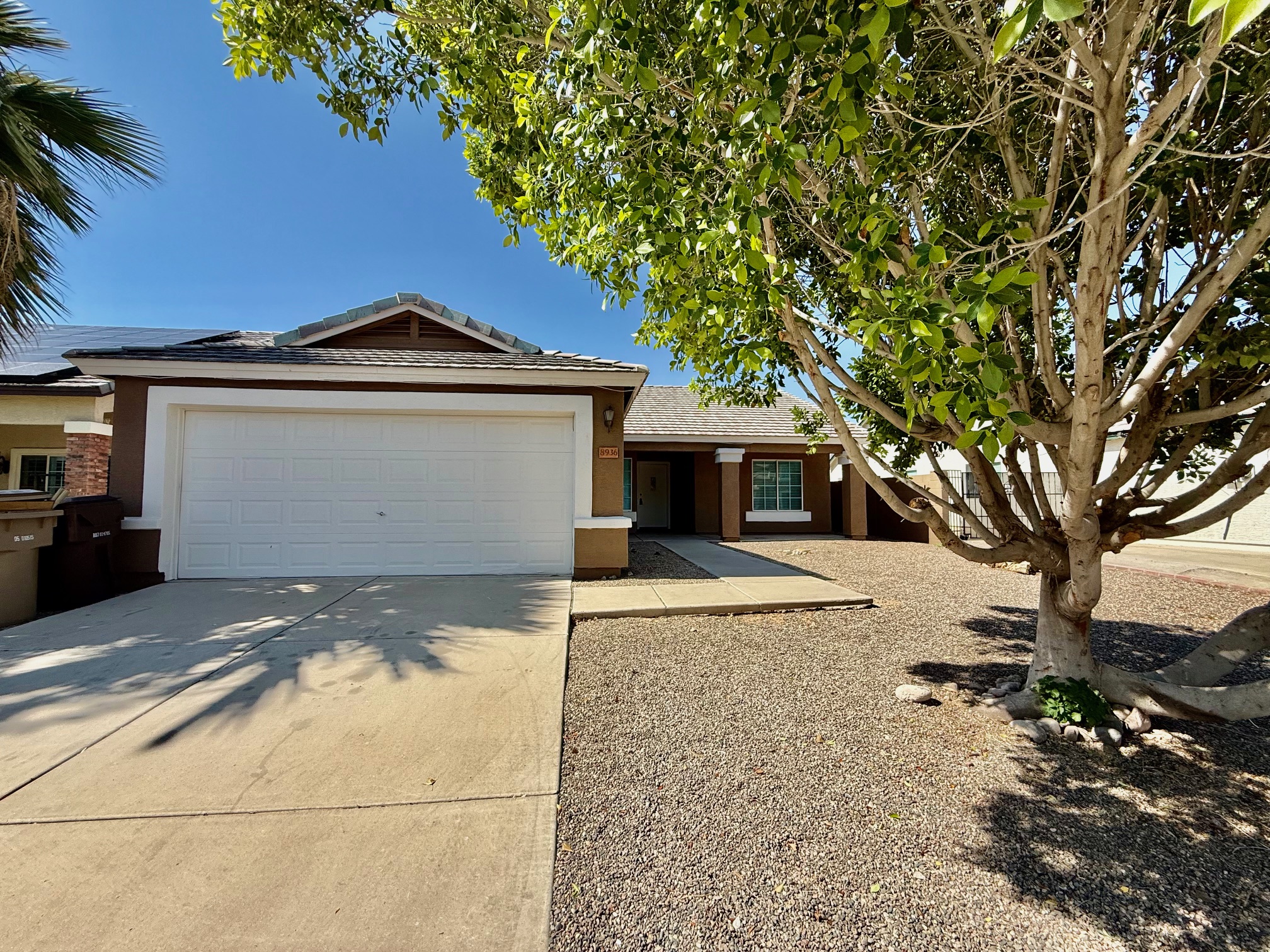 8936 W John Cabot Rd
